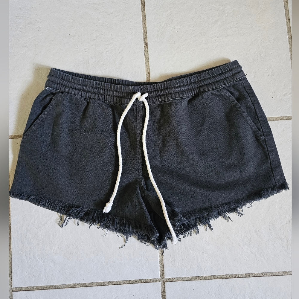 Aerie Charcoal Gray Elastic Waistband Fringy Denim Shorts Women's Size Medium